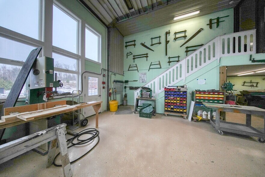 More Photos Of 26 Holland rd, Ferndale Manufacturing For Sale