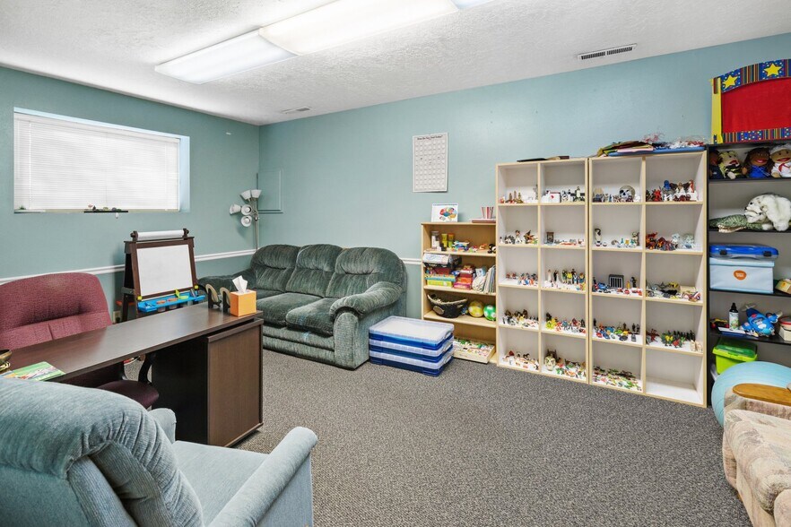 More Photos Of 255 S Main St, Richfield Office For Sale