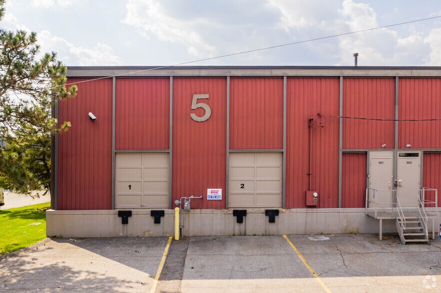 More Photos Of 500 Parkway View Dr, Pittsburgh Light Distribution For Lease