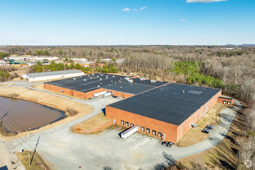 More Photos Of 147 L F I Complex Ln, Lexington Manufacturing For Lease