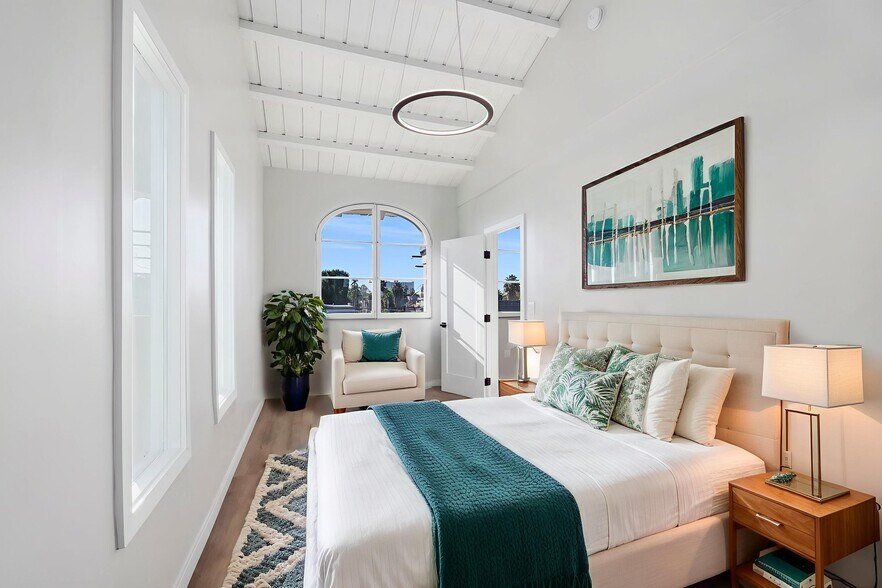 More Photos Of 1827 E 4th St, Long Beach Apartments For Sale