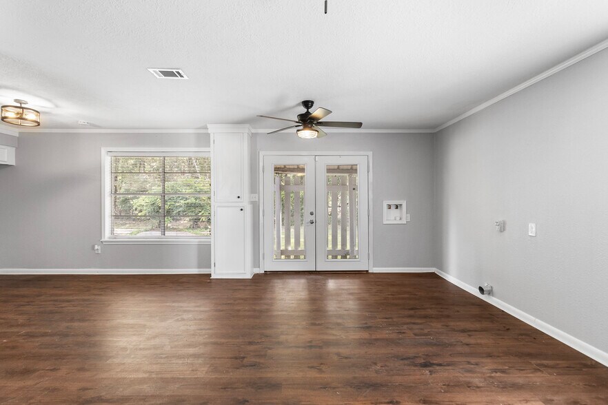 More Photos Of 13040 Highway 105 E, Conroe Industrial For Sale