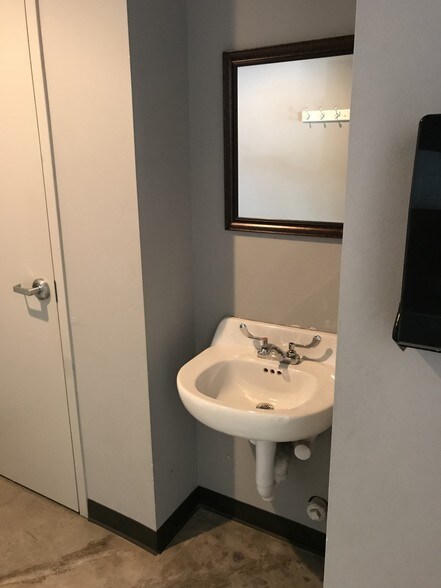 More Photos Of 1603 Ranch Road 620 N, Lakeway Office For Lease