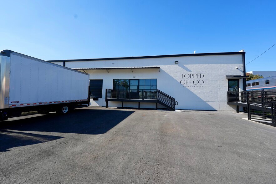 More Photos Of 1110 Henderson St, Houston Warehouse For Lease