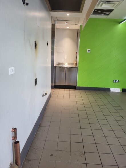 More Photos Of 1125 N Western Ave, Chicago Storefront Retail Office For Lease