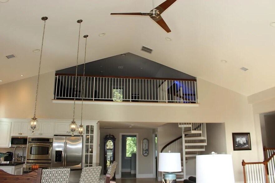 More Photos Of 1376 US Route 1, Cape Neddick Freestanding For Sale