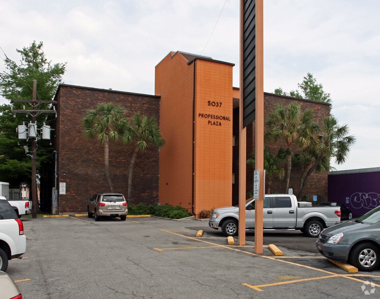 Primary Photo Of 5037 Veterans Blvd, Metairie Medical For Lease