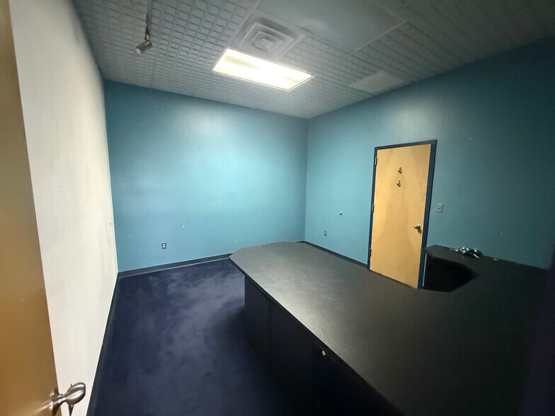 More Photos Of 215 W Donegan Ave, Kissimmee Industrial For Lease