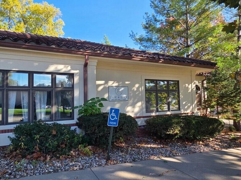 More Photos Of 1011 E Saint Maartens Dr, Saint Joseph Medical For Lease