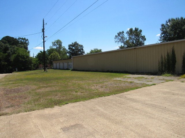 More Photos Of 600 Turner Dr, Palestine Warehouse For Sale