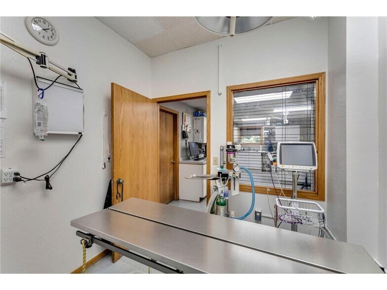 More Photos Of 821 Us-8, Saint Croix Falls Veterinarian Kennel For Sale