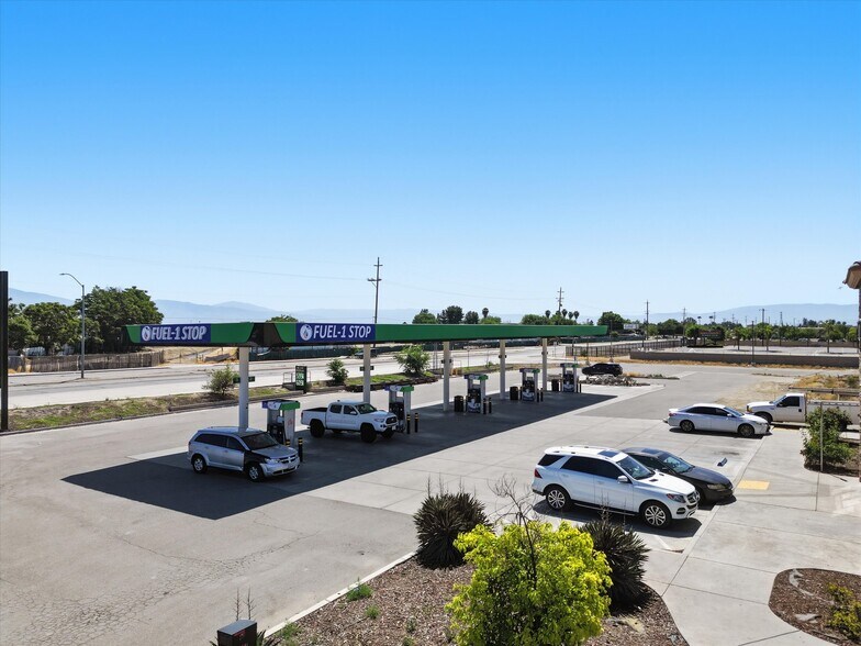 More Photos Of 2201 S Union Ave, Bakersfield Truck Stop For Sale