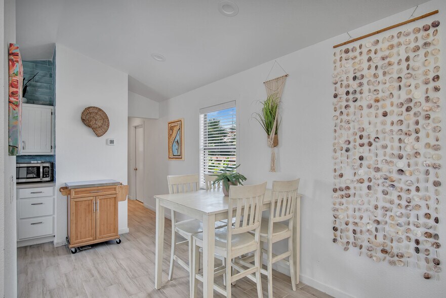 More Photos Of 801 South 9th St, Port Aransas Freestanding For Sale