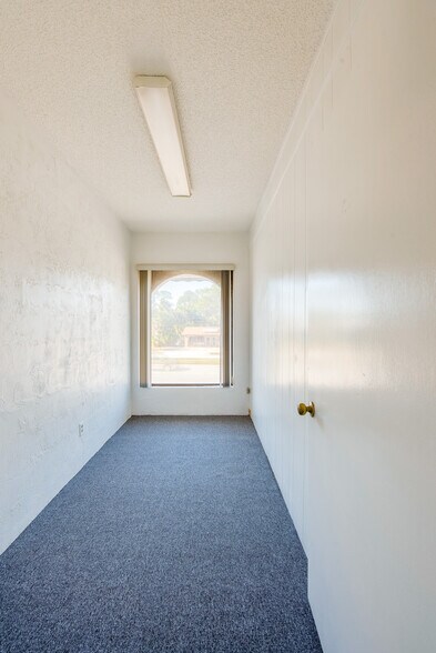 More Photos Of 1617 Ridgewood Ave, Holly Hill Unknown For Lease