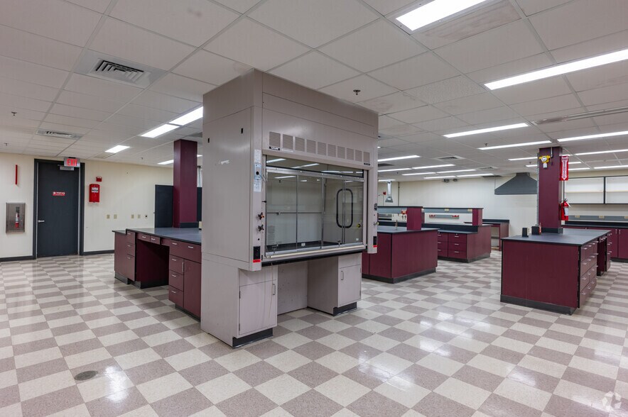 More Photos Of 71 Frankland Rd, Hopkinton Manufacturing For Lease