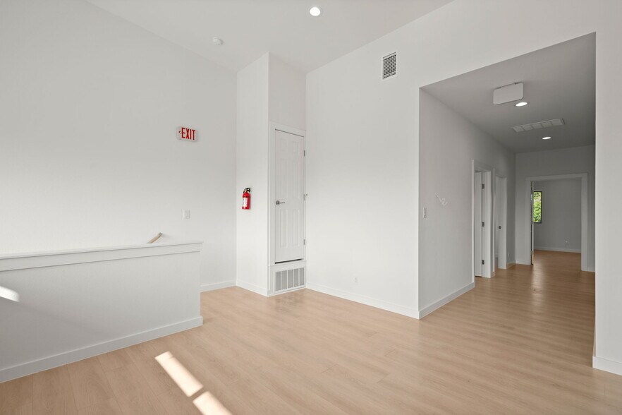 More Photos Of 10020 Darden Hill Rd, Austin Light Distribution For Lease