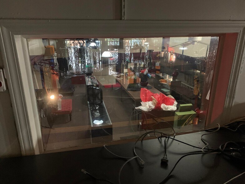 More Photos Of 620 W Historic Mitchell St, Milwaukee Storefront Retail Office For Sale