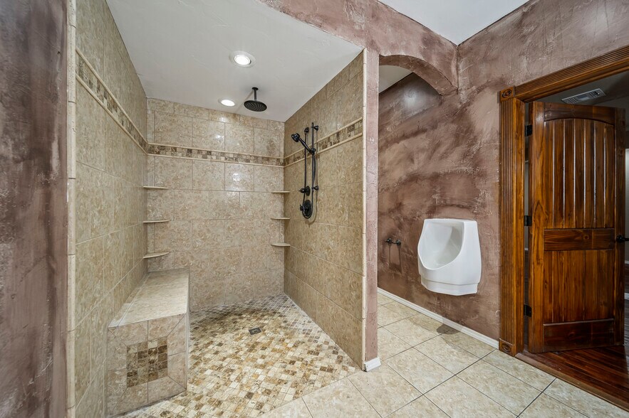 More Photos Of 4702 E 11th St, Tulsa Freestanding For Sale