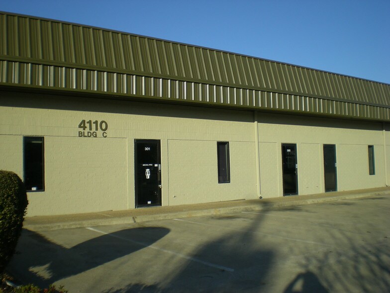 More Photos Of 4110 Cedar Lake Dr, Dallas Light Distribution For Lease