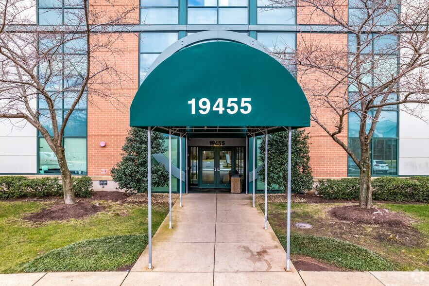 More Photos Of 19455 Deerfield Ave, Lansdowne Medical For Lease