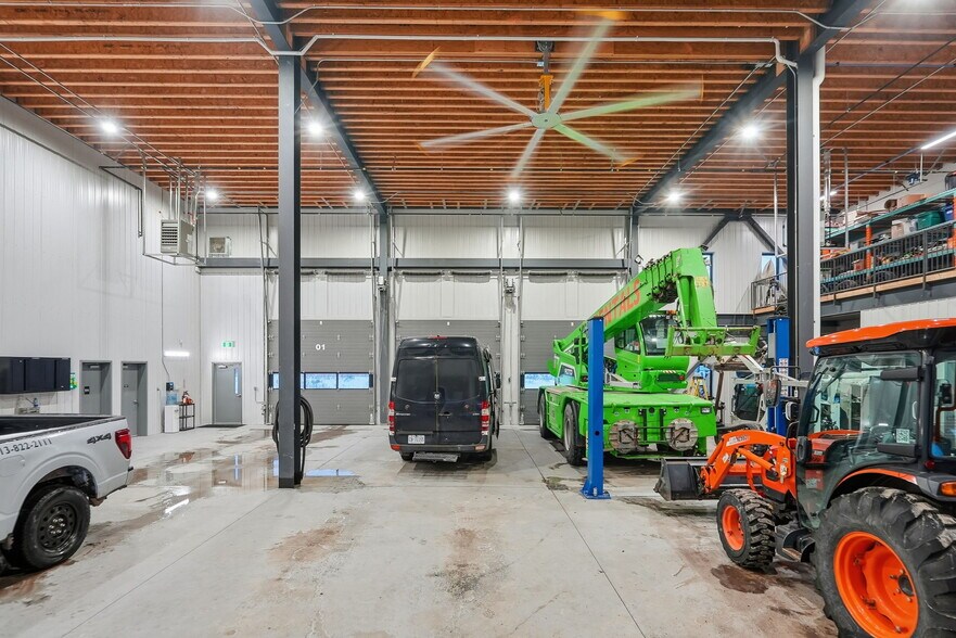 More Photos Of 224 Robot St, Vars Warehouse For Sale