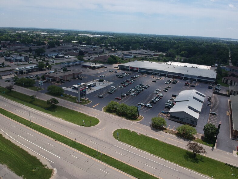 More Photos Of 3305-3365 W College Ave, Appleton General Retail For Lease