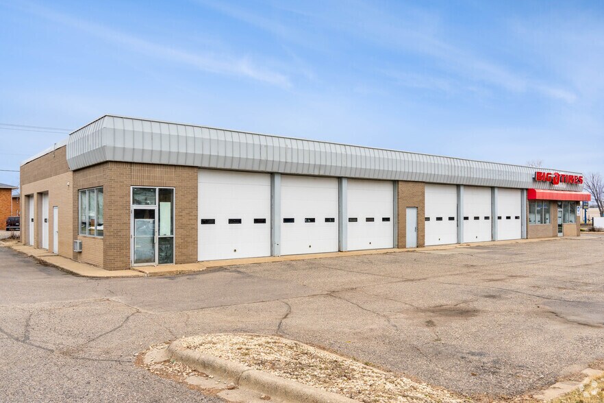More Photos Of 9200 Lyndale Ave S, Bloomington Auto Repair For Lease