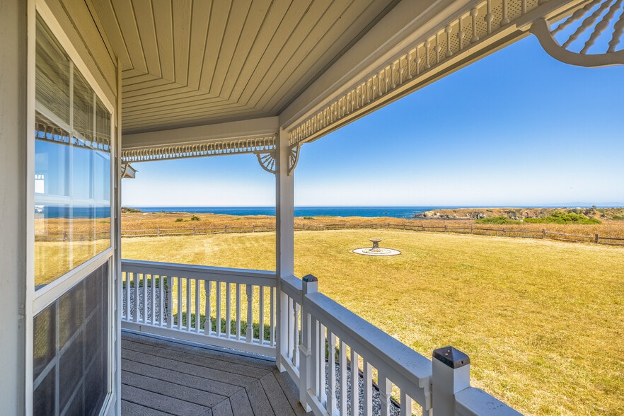 More Photos Of 19351 Del Mar Dr, Fort Bragg Specialty For Sale