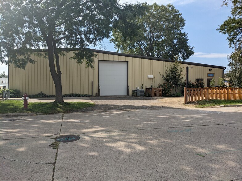 More Photos Of 412 NE Harding St, Minneapolis Warehouse For Lease