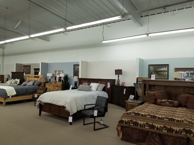 More Photos Of 310 34th Ave W, Alexandria Freestanding For Sale