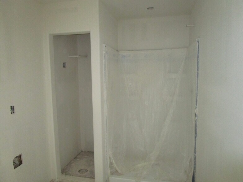 More Photos Of 365 Airlinks Dr, Garden City Industrial For Sale