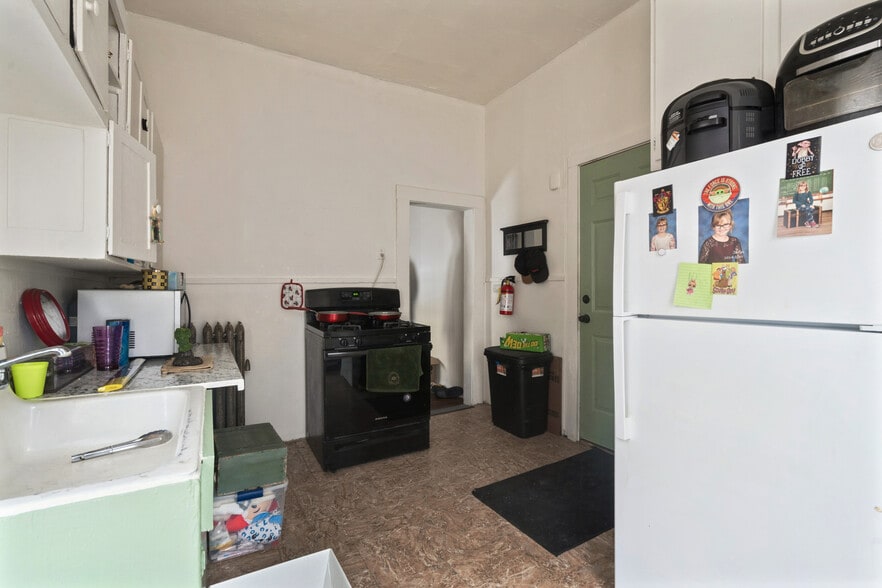 More Photos Of 431 6th Ave S, Clinton Apartments For Sale