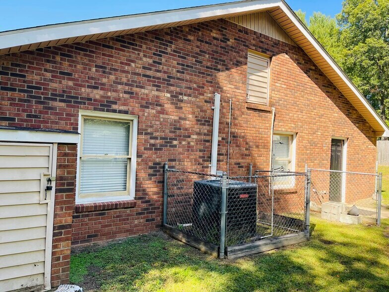 More Photos Of 301 W Main St, Stoneville Office For Sale