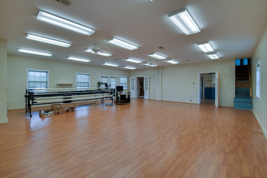 More Photos Of 35 Tinkling Spring Rd, Fishersville Showroom For Sale