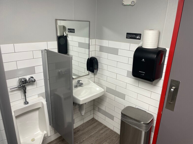 More Photos Of 1501 E Euclid Ave, Des Moines Fast Food For Sale