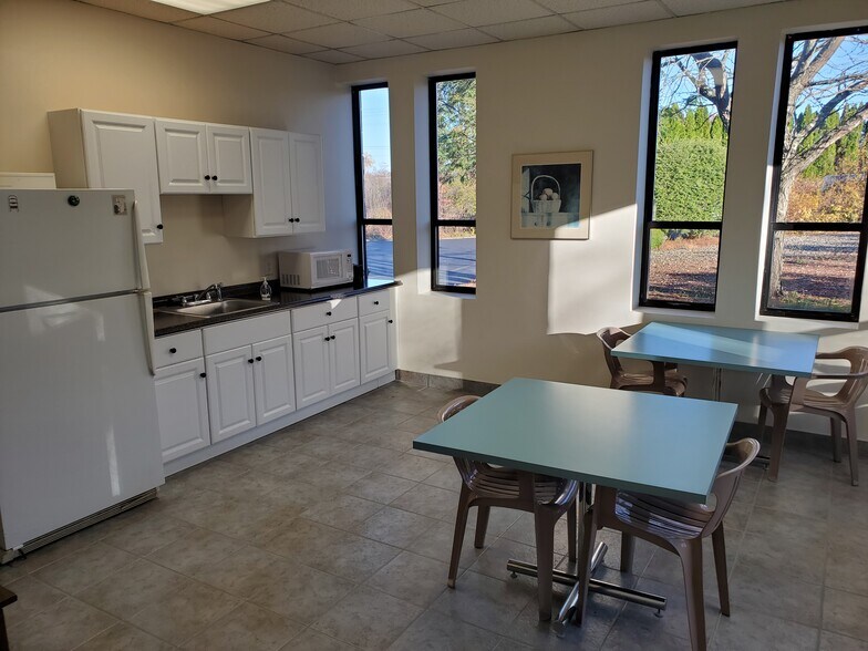More Photos Of 121 Brick Kiln Rd, Chelmsford Medical For Lease