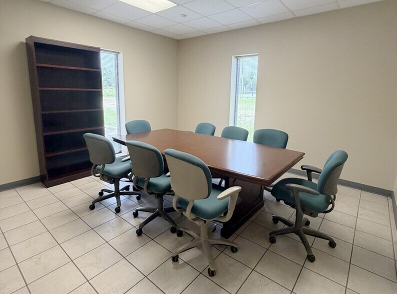 More Photos Of 11117 Mahaffey Rd, Tomball Manufacturing For Lease
