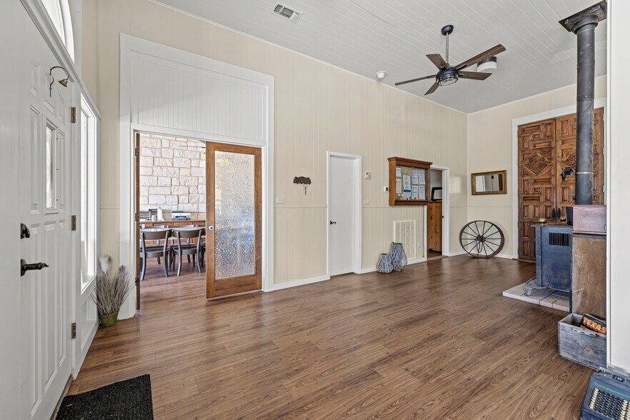 More Photos Of 23654 US Hwy 290, Harper General Retail For Sale