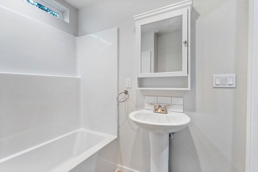 More Photos Of 1183 37TH Ct, Sweet Home Multifamily For Sale