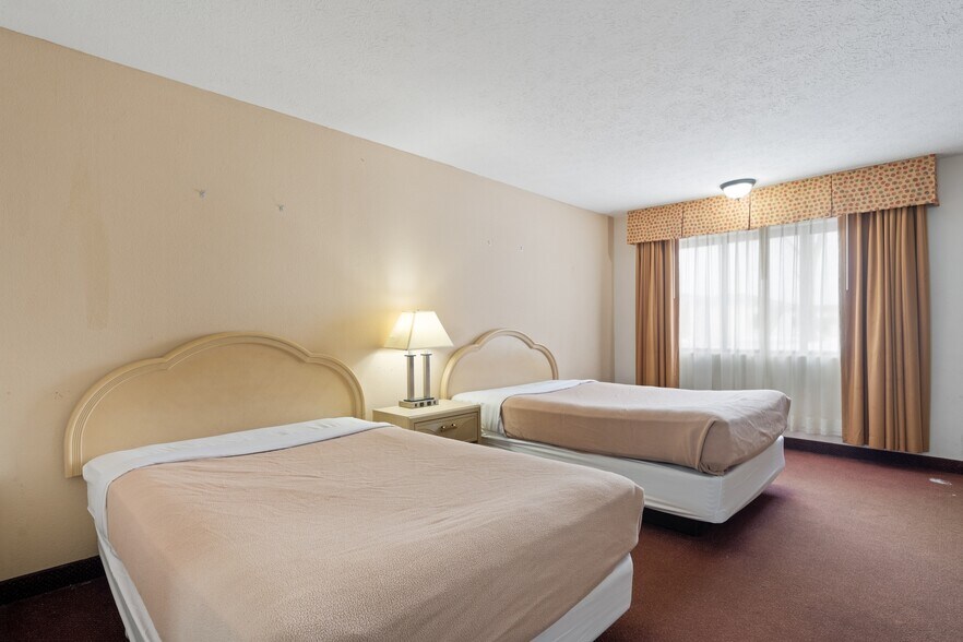 More Photos Of 1530 Cleveland Rd, Sandusky Hotel For Sale