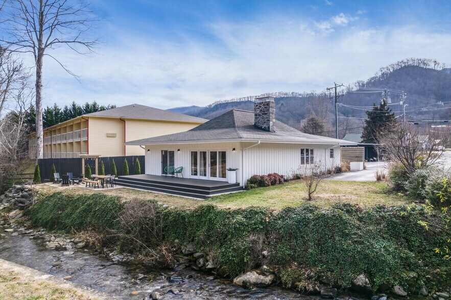 More Photos Of 4102 Soco Rd, Maggie Valley Hotel For Sale