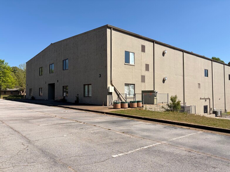 More Photos Of 1151 Flat Shoals Rd SE, Conyers Light Distribution For Lease