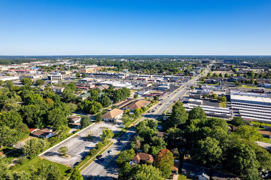 More Photos Of 2900 S National Ave, Springfield Medical For Lease