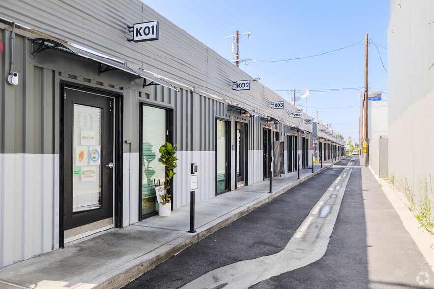 More Photos Of 358 W 38th St, Los Angeles Freestanding For Lease