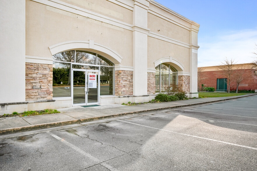More Photos Of 1999 Mall Of Georgia Blvd, Buford Storefront For Sale