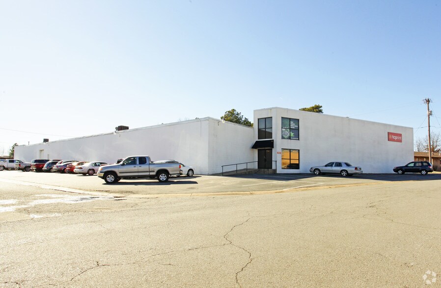 Primary Photo Of 4150 E 43rd St, North Little Rock Flex For Lease