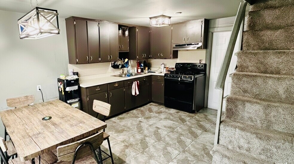More Photos Of 319 W Main St, Bishop Multifamily For Sale