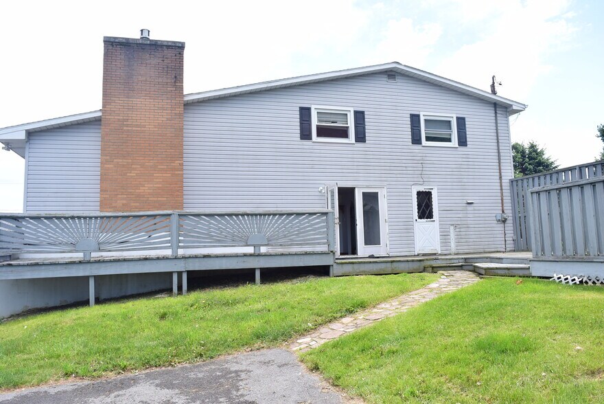 More Photos Of 2013 General Potter Hwy, Centre Hall Showroom For Sale