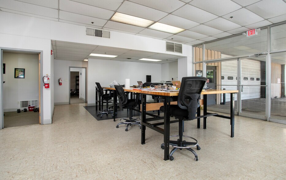 More Photos Of 127 SH 31, Longview Distribution For Lease