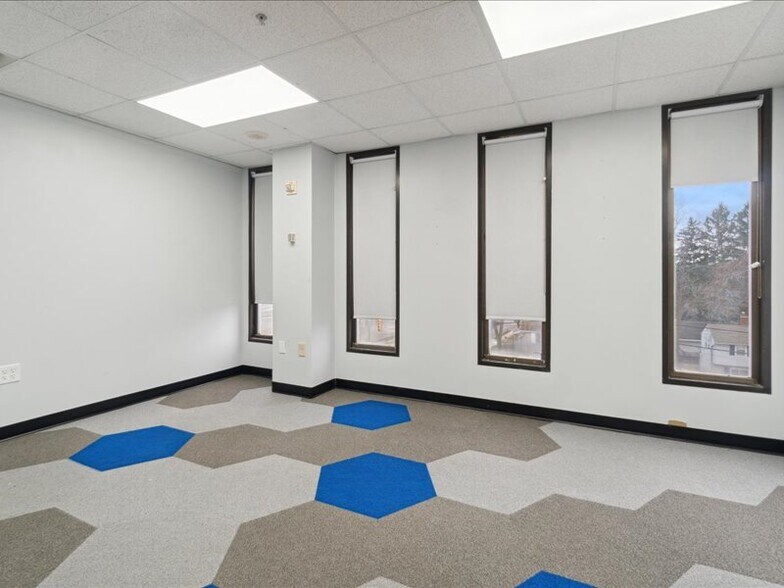 More Photos Of 1100 W Saginaw St, Lansing Medical For Sale